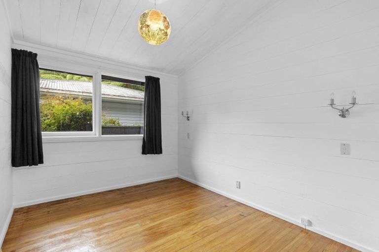 Photo of property in 145a Pinehaven Road, Pinehaven, Upper Hutt, 5019
