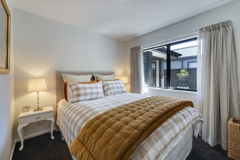 Photo of property in 13 Howden Drive, Jacks Point, 9371