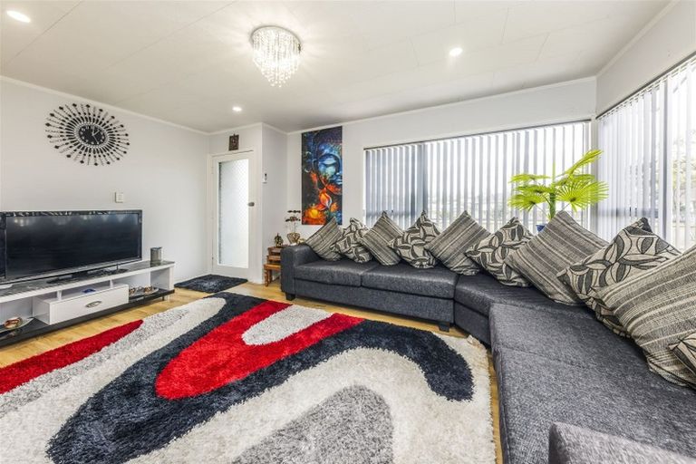 Photo of property in 8 Pesaro Place, Clover Park, Auckland, 2023