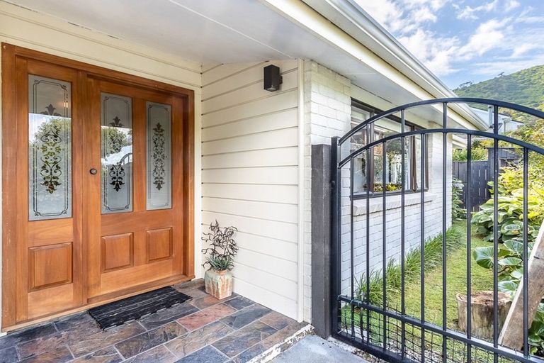 Photo of property in 21a Winara Avenue, Waikanae, 5036