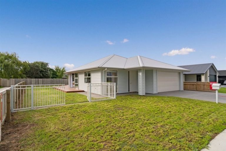 Photo of property in 106 Kupe Drive, Whitianga, 3510