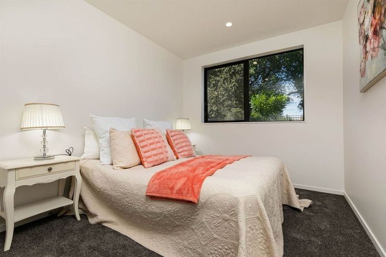 Photo of property in 19 Korokio Lane, Henderson, Auckland, 0612