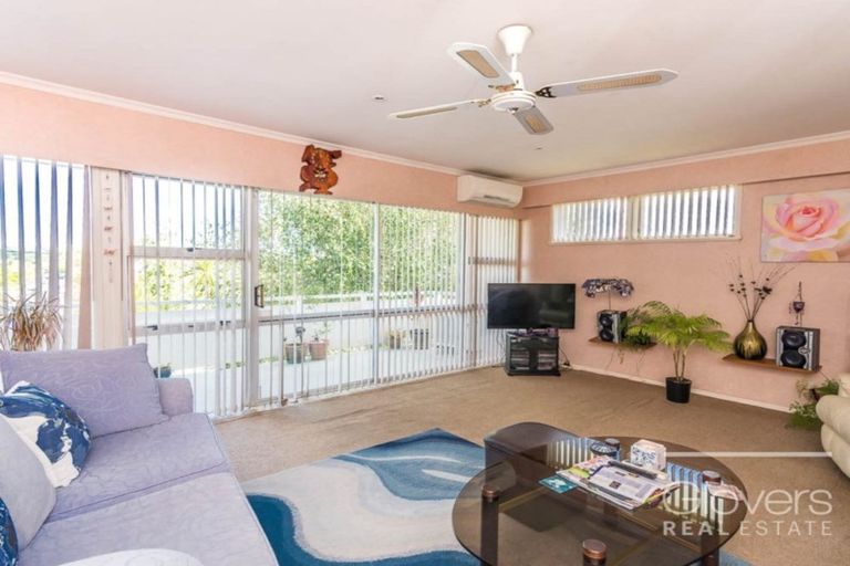 Photo of property in 114 Sturges Road, Henderson, Auckland, 0612