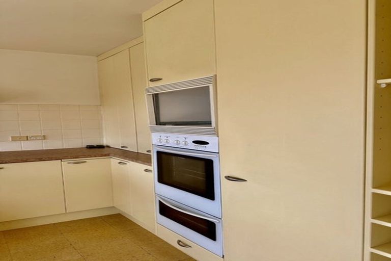 Photo of property in 4 Clematis Avenue, Murrays Bay, Auckland, 0630