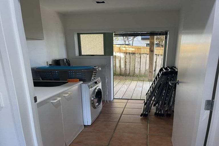 Photo of property in 4a Richards Avenue, Forrest Hill, Auckland, 0620