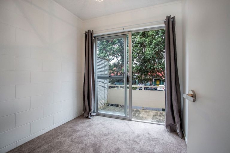 Photo of property in 6/5 Glen Road, Browns Bay, Auckland, 0630