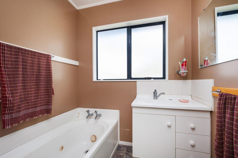 Photo of property in 28 Peppertree Glade, Kelvin Grove, Palmerston North, 4414