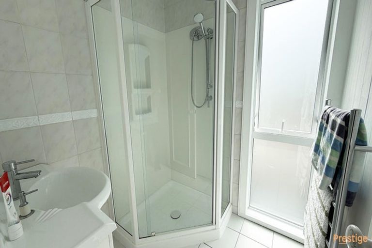 Photo of property in 29 Holyoake Place, Chatswood, Auckland, 0626