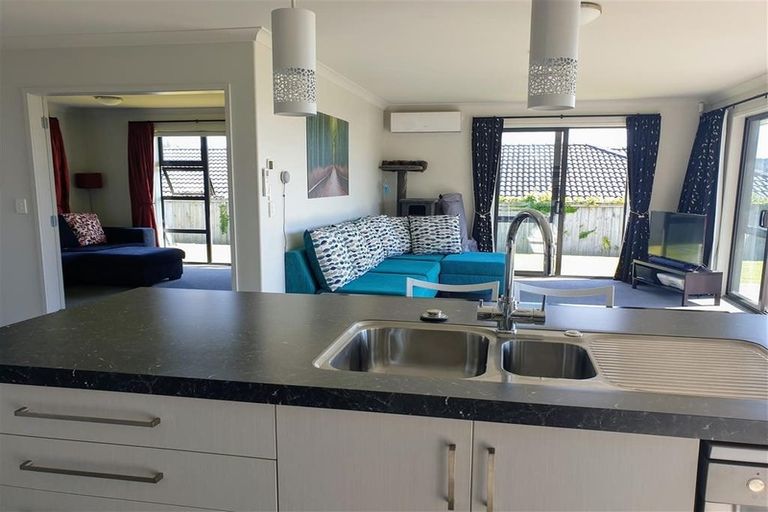 Photo of property in 37 Beachwood Drive, Hatfields Beach, Orewa, 0931