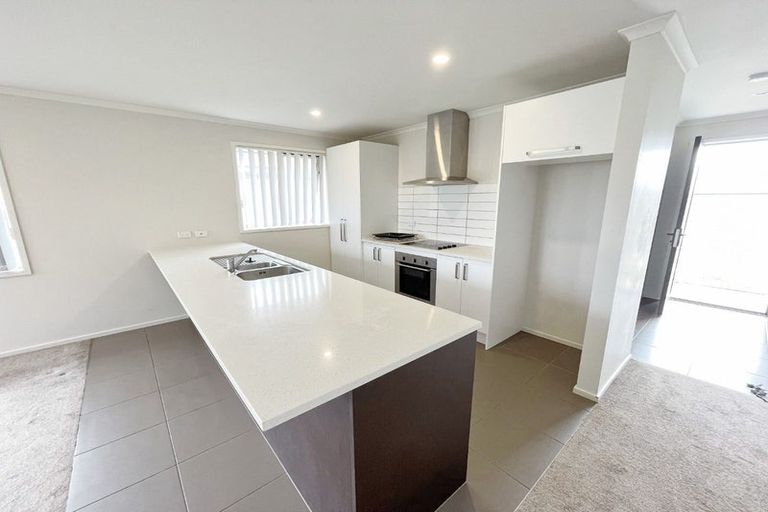 Photo of property in 19 Perla Road, Pukekohe, 2120