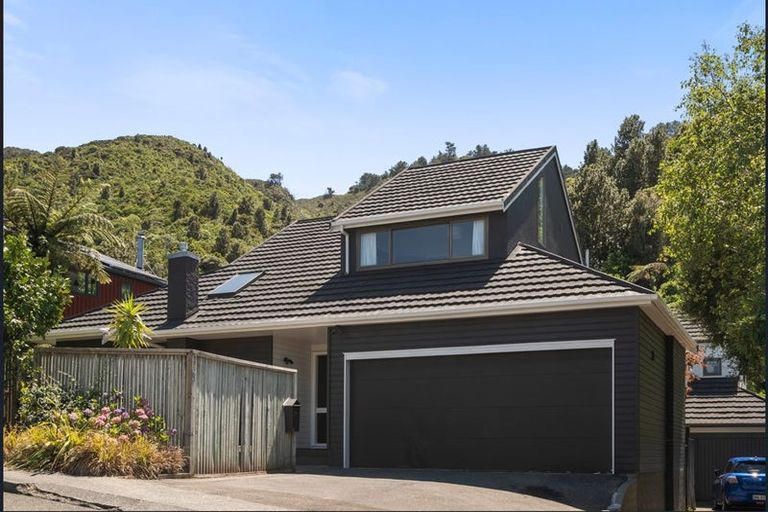 Photo of property in 70a Amapur Drive, Khandallah, Wellington, 6035