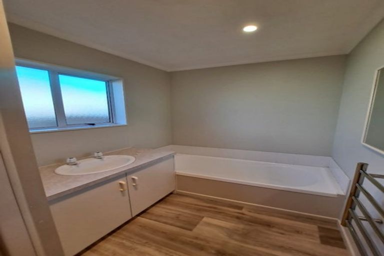 Photo of property in 17 Clemow Road, Fitzroy, New Plymouth, 4312