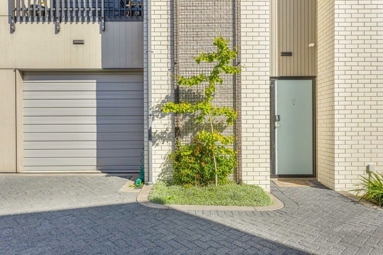 Photo of property in 37 Kerewhenua Crescent, Hobsonville, Auckland, 0616