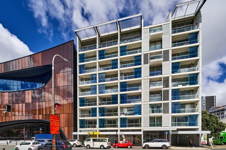 Photo of property in Portal Apartments, 7d/42 Cable Street, Te Aro, Wellington, 6011