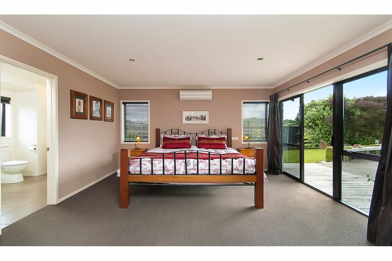 Photo of property in 4 Calderwood Close, Waiuku, 2123