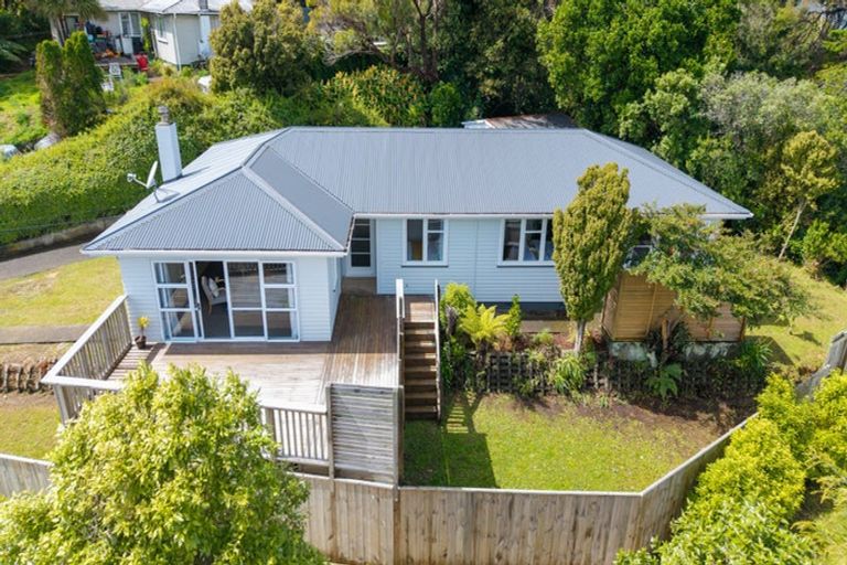 Photo of property in 21 Dorset Grove, Cannons Creek, Porirua, 5024