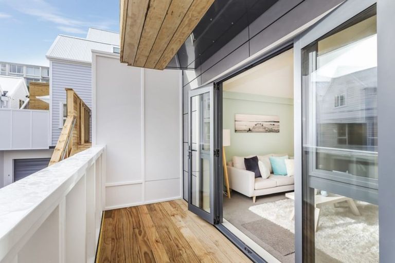 Photo of property in Pirie Street Townhouses, 2/35 Pirie Street, Mount Victoria, Wellington, 6011