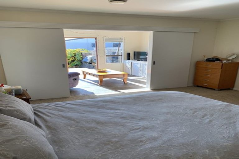 Photo of property in 56 Archibald Road, Kelston, Auckland, 0602