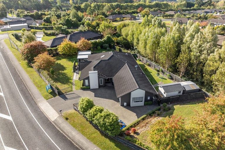 Photo of property in 140 Norana Road, Timberlea, Upper Hutt, 5018