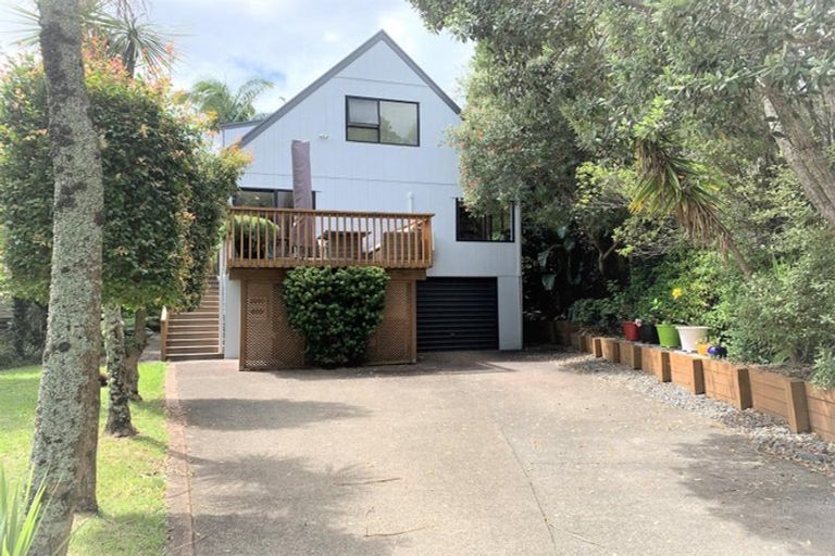 Photo of property in 21 Pohutukawa Avenue, Red Beach, 0932