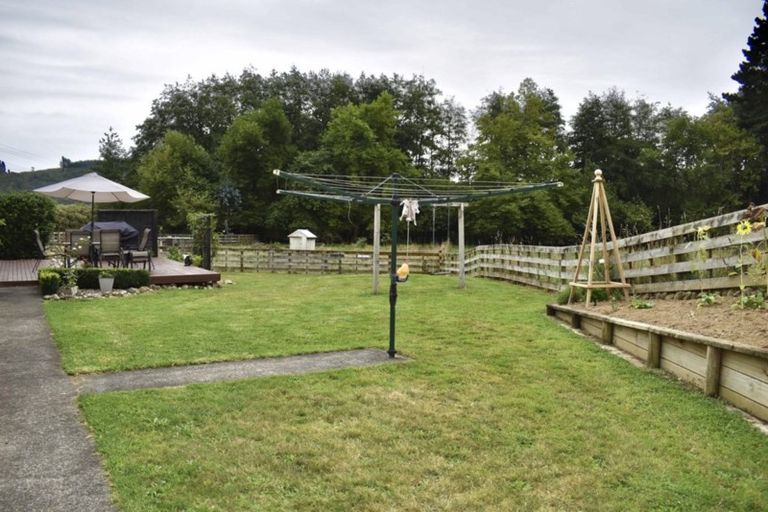 Photo of property in 283 North Manakau Road, Manakau, 5573