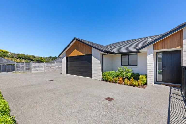 Photo of property in 6 Martingale Drive, Whitby, Porirua, 5024