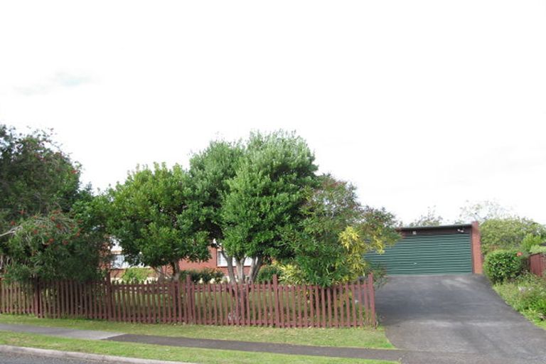 Photo of property in 3 Jillteresa Crescent, Half Moon Bay, Auckland, 2012
