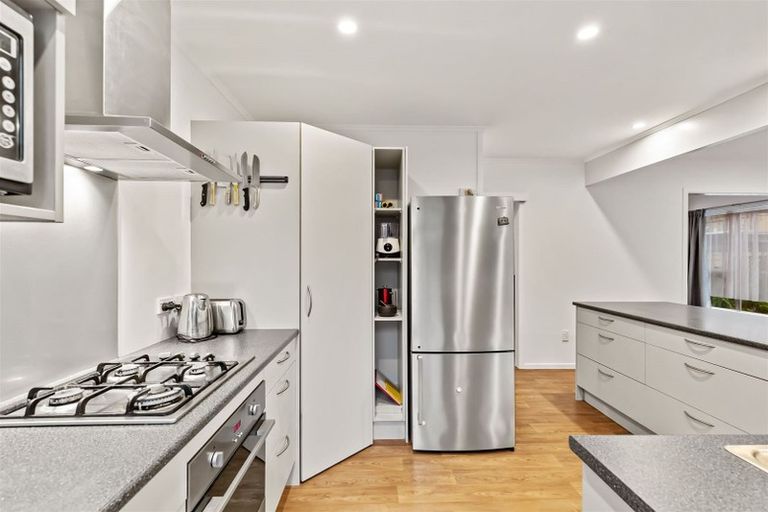 Photo of property in 42 Rehia Road, Massey, Auckland, 0614