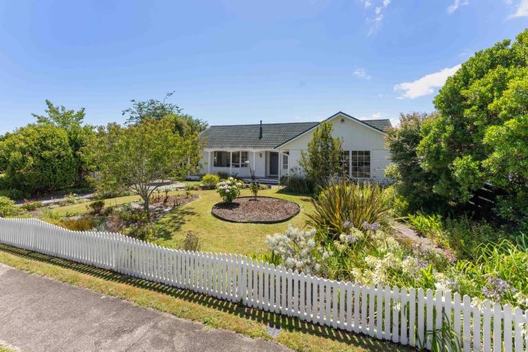 Photo of property in 49 Sylvan Avenue, Waikanae, 5036