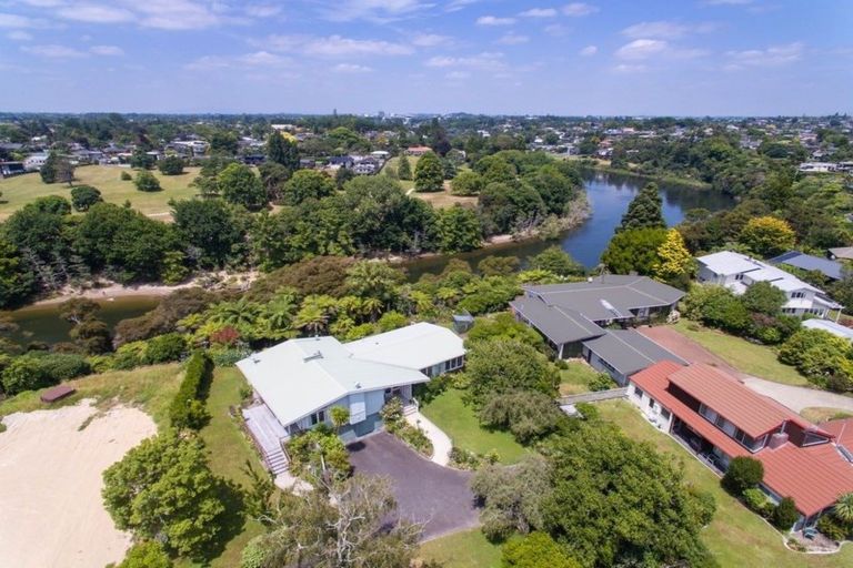 Photo of property in 86 Braid Road, St Andrews, Hamilton, 3200