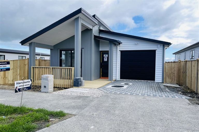 Photo of property in 12 Woven Place, Karaka, Papakura, 2113