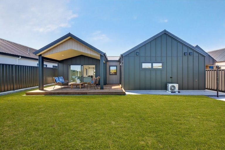 Photo of property in 14 Annie Aranui Drive, Poraiti, 4182