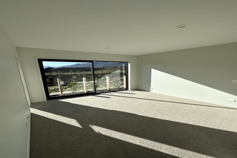 Photo of property in 14 Inder Street, Jacks Point, 9371