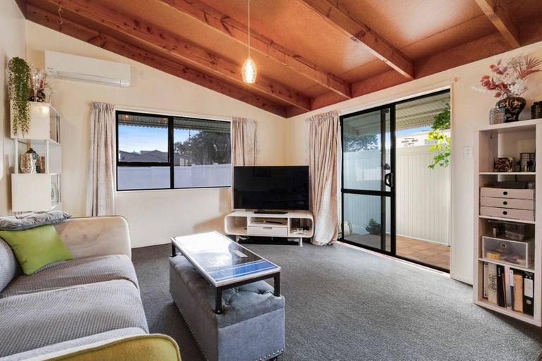 Photo of property in 3 Shepherds Road, Papakura, 2110