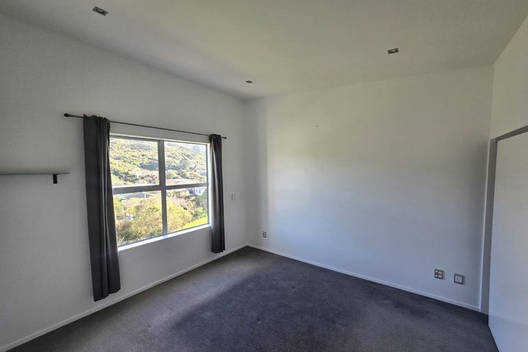 Photo of property in 38 Saddleback Grove, Karori, Wellington, 6012