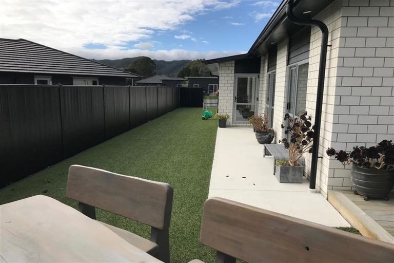 Photo of property in 14 Passchendaele Grove, Trentham, Upper Hutt, 5018