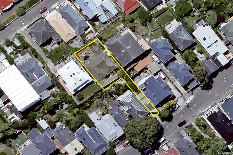 Photo of property in 53 Hawker Street, Mount Victoria, Wellington, 6011