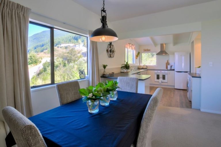 Photo of property in 101b Wynyard Crescent, Fernhill, Queenstown, 9300