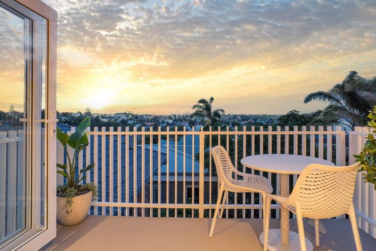 Property details for 131b Selwyn Avenue, Mission Bay, Auckland, 1071