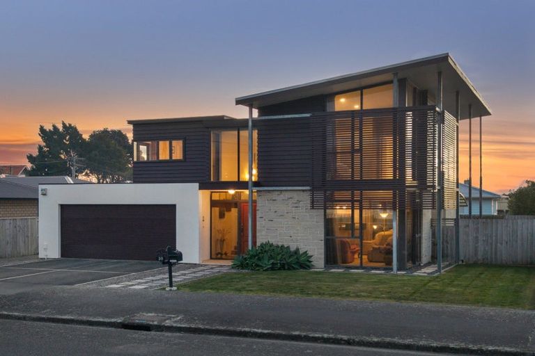 Photo of property in 39 Bristol Street, Levin, 5510