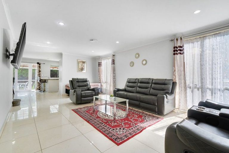 Photo of property in 2 Ritchie Crescent, Takanini, 2112