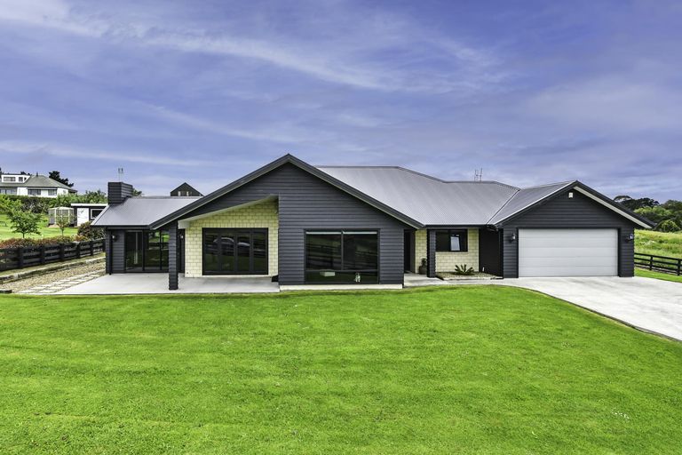 Photo of property in 133 Mcrobbie Road, Kingseat, Papakura, 2580