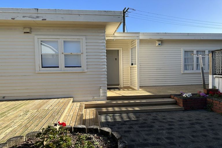 Photo of property in 18 Saulbrey Grove, Woburn, Lower Hutt, 5010