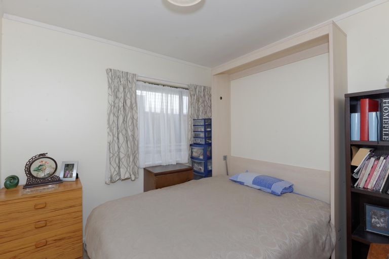 Photo of property in 23 Bosnyak Drive, Te Atatu South, Auckland, 0610