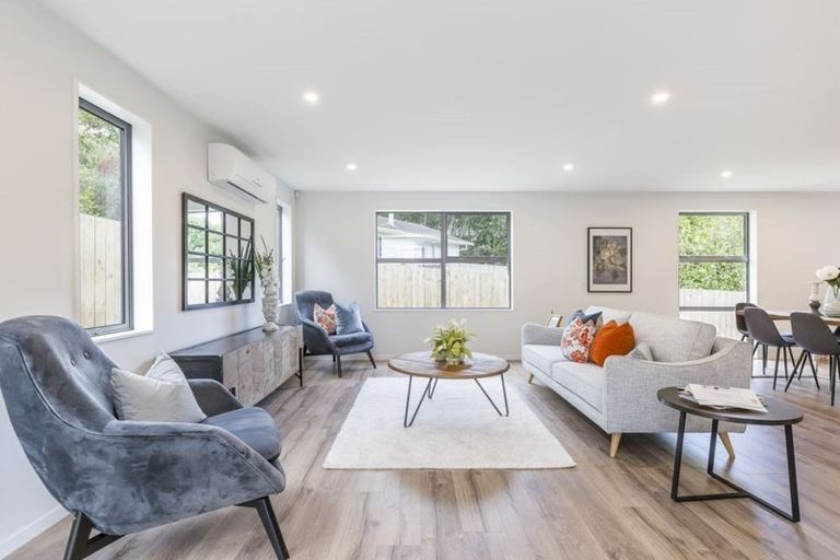 Photo of property in 17 Normanton Street, Glenfield, Auckland, 0629