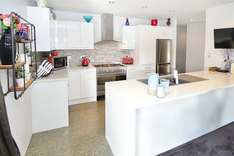 Photo of property in 33 Serene Place, Gulf Harbour, Whangaparaoa, 0930