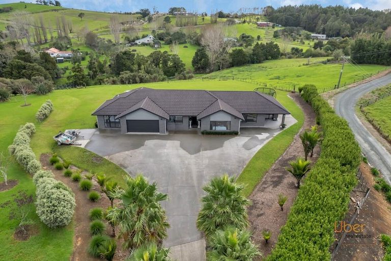 Photo of property in 19 Woodland Road, Maungaturoto, 0588