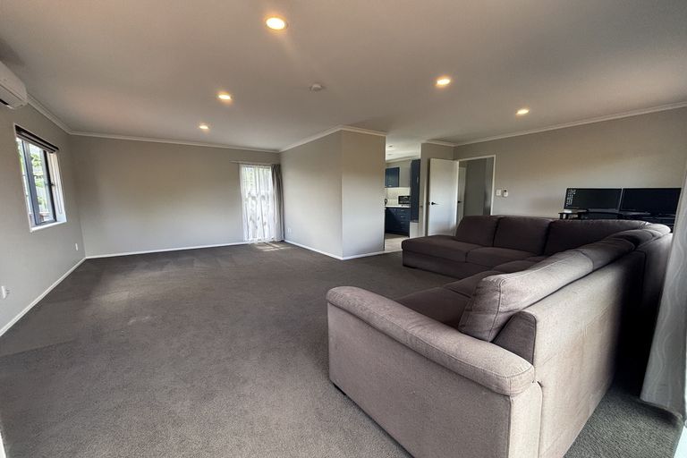 Photo of property in 20 Wallace Road, Ranui, Auckland, 0612
