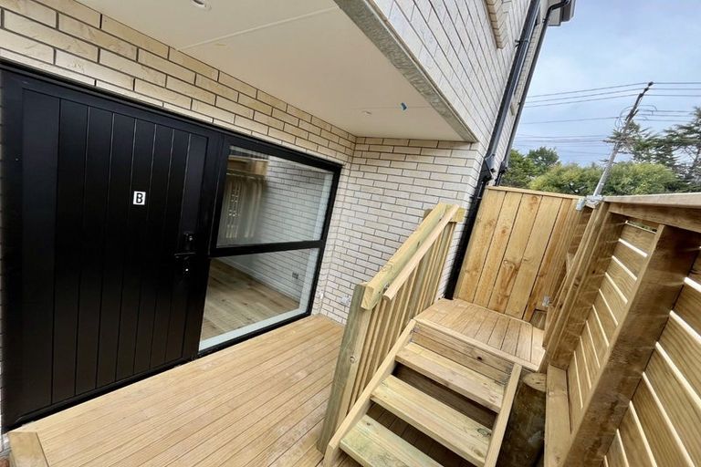 Photo of property in 98b Royal Road, Massey, Auckland, 0614