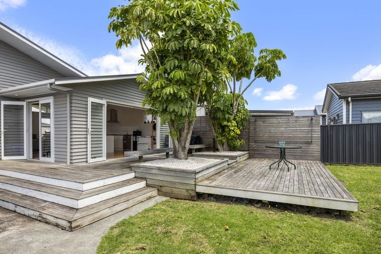 Photo of property in 18 Farnborough Crescent, Mangere, Auckland, 2022